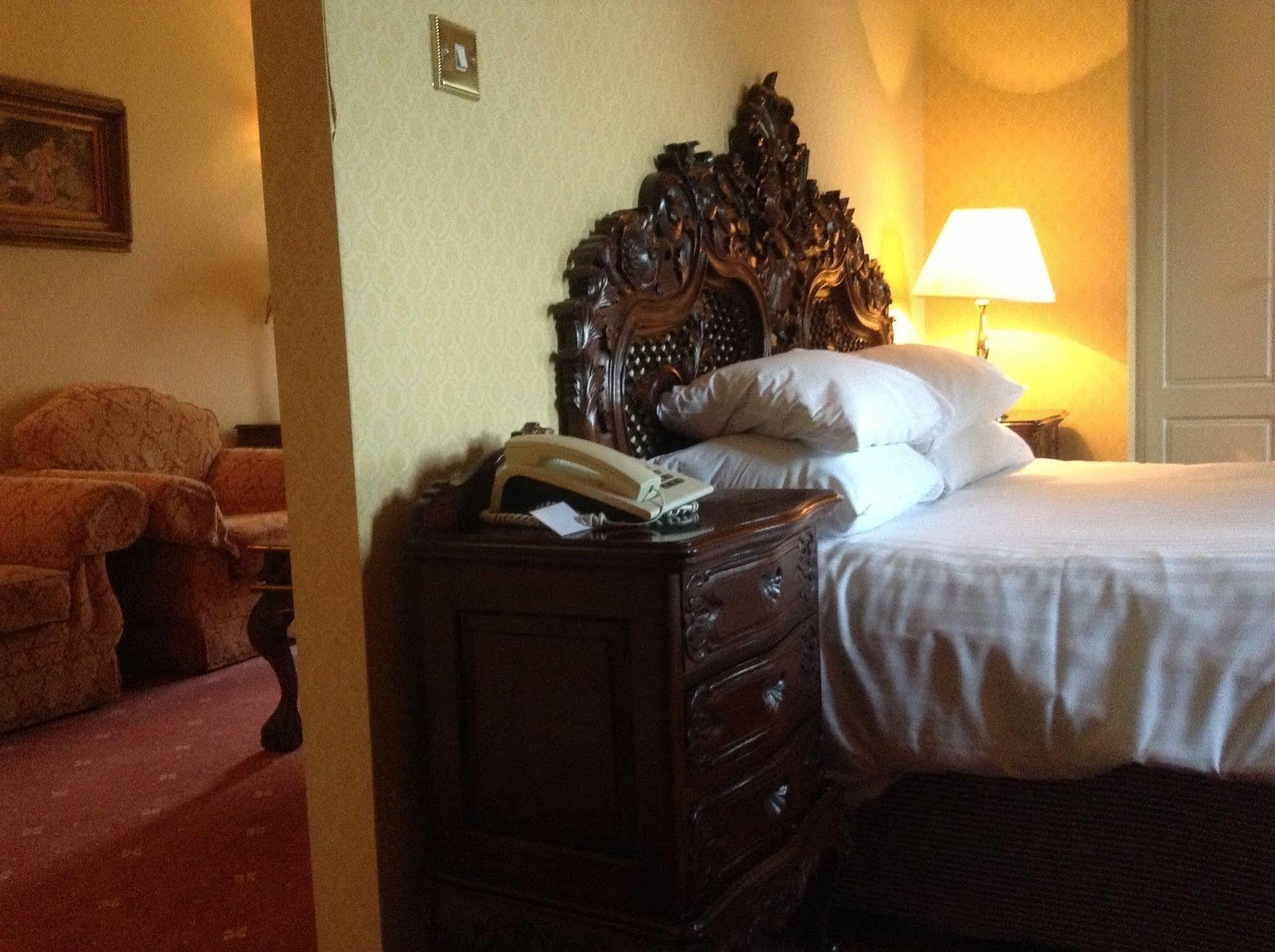 Brook Hall Hotel Childer Thornton ภายนอก รูปภาพ