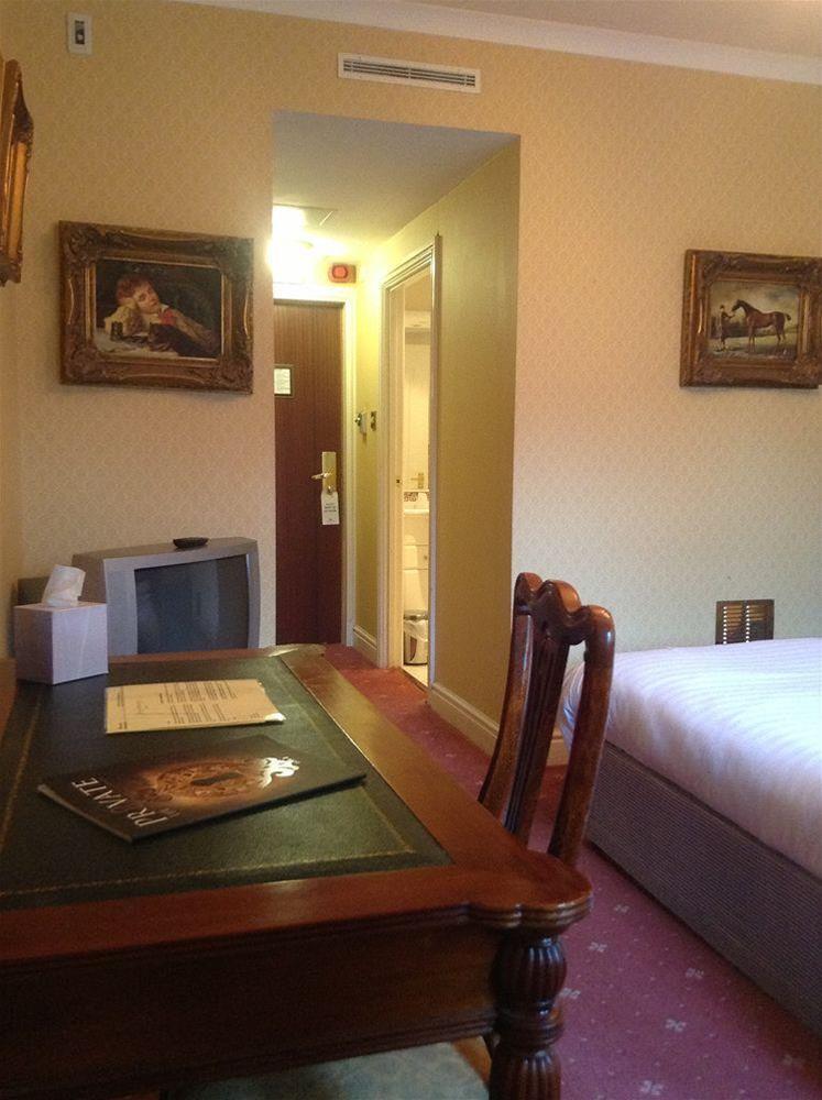 Brook Hall Hotel Childer Thornton ภายนอก รูปภาพ